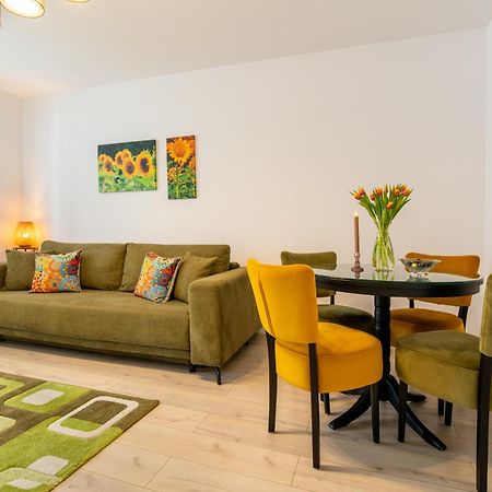 Springhome - Cozy Apartment With Balcony & Parking Брашов Экстерьер фото