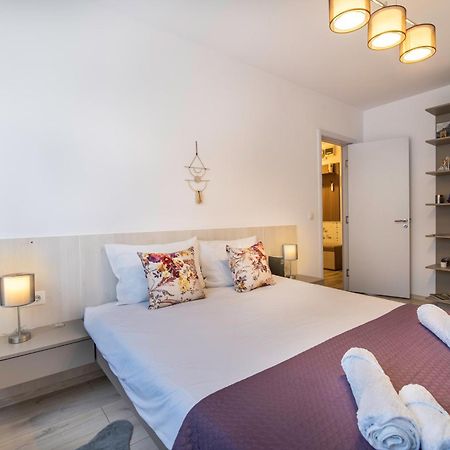 Springhome - Cozy Apartment With Balcony & Parking Брашов Экстерьер фото