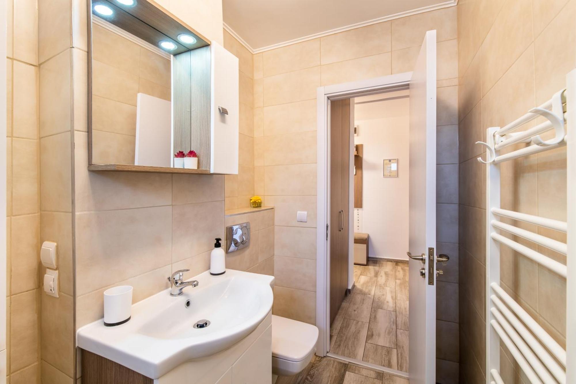 Springhome - Cozy Apartment With Balcony & Parking Брашов Экстерьер фото