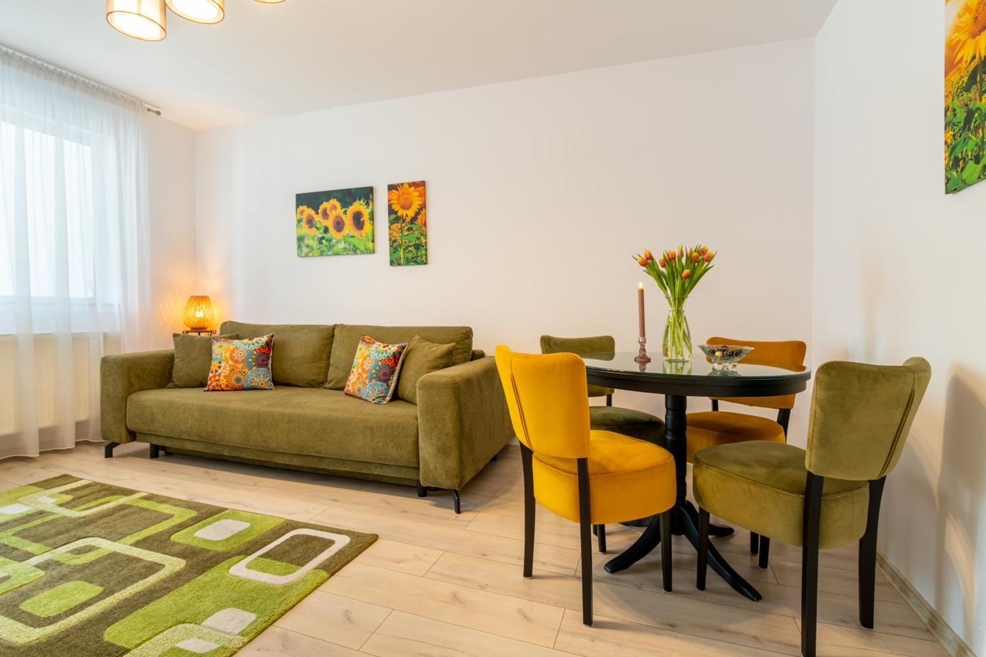 Springhome - Cozy Apartment With Balcony & Parking Брашов Экстерьер фото