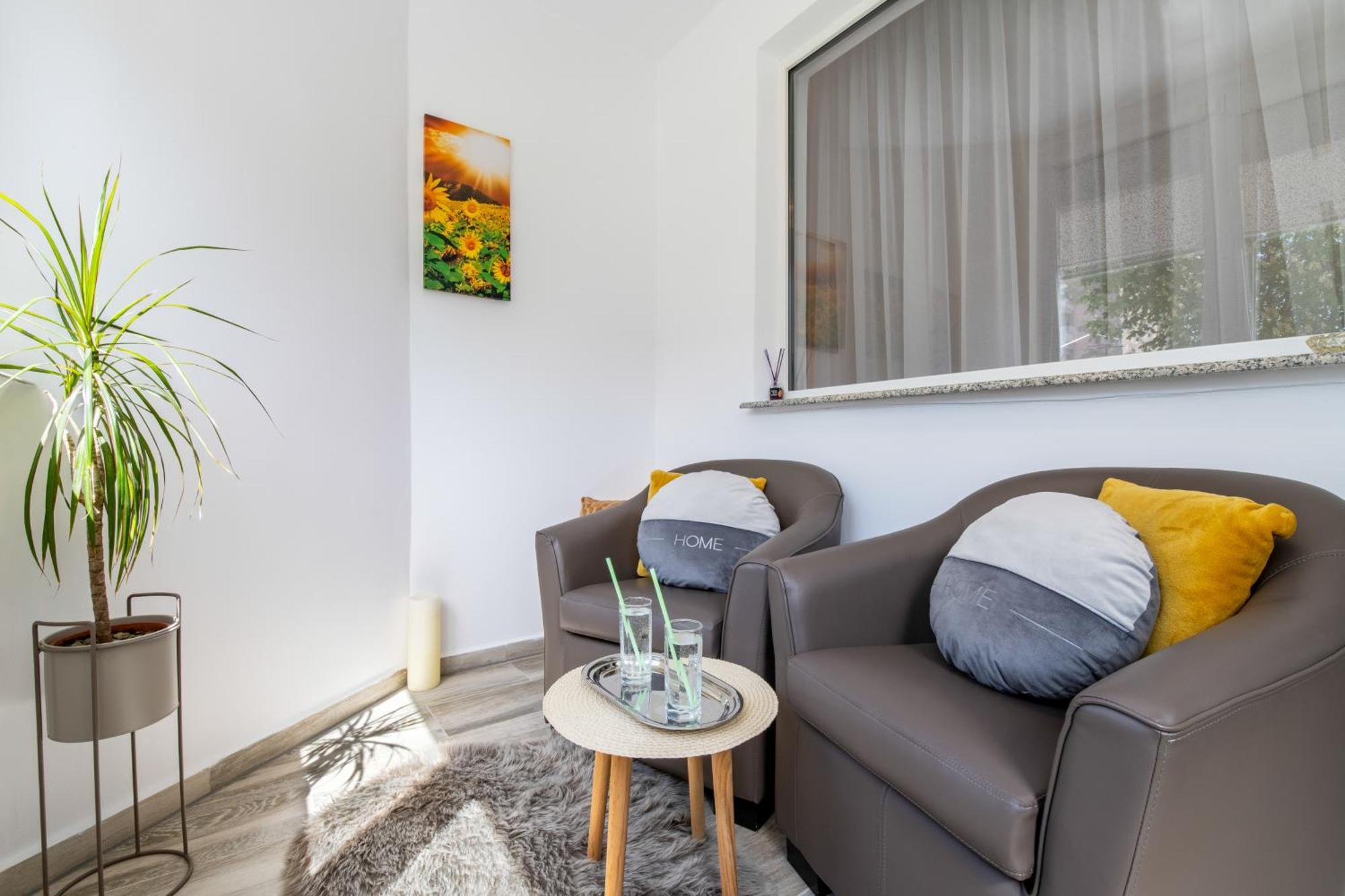 Springhome - Cozy Apartment With Balcony & Parking Брашов Экстерьер фото