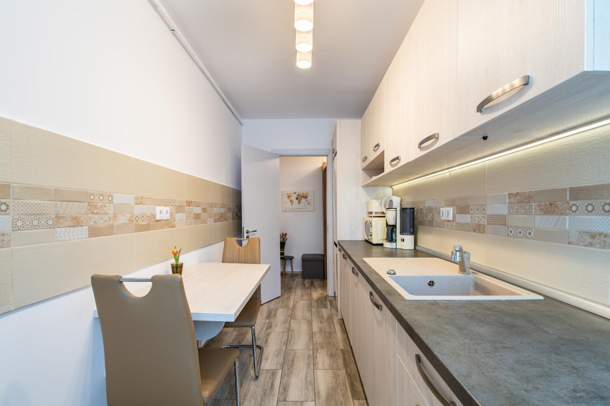 Springhome - Cozy Apartment With Balcony & Parking Брашов Экстерьер фото