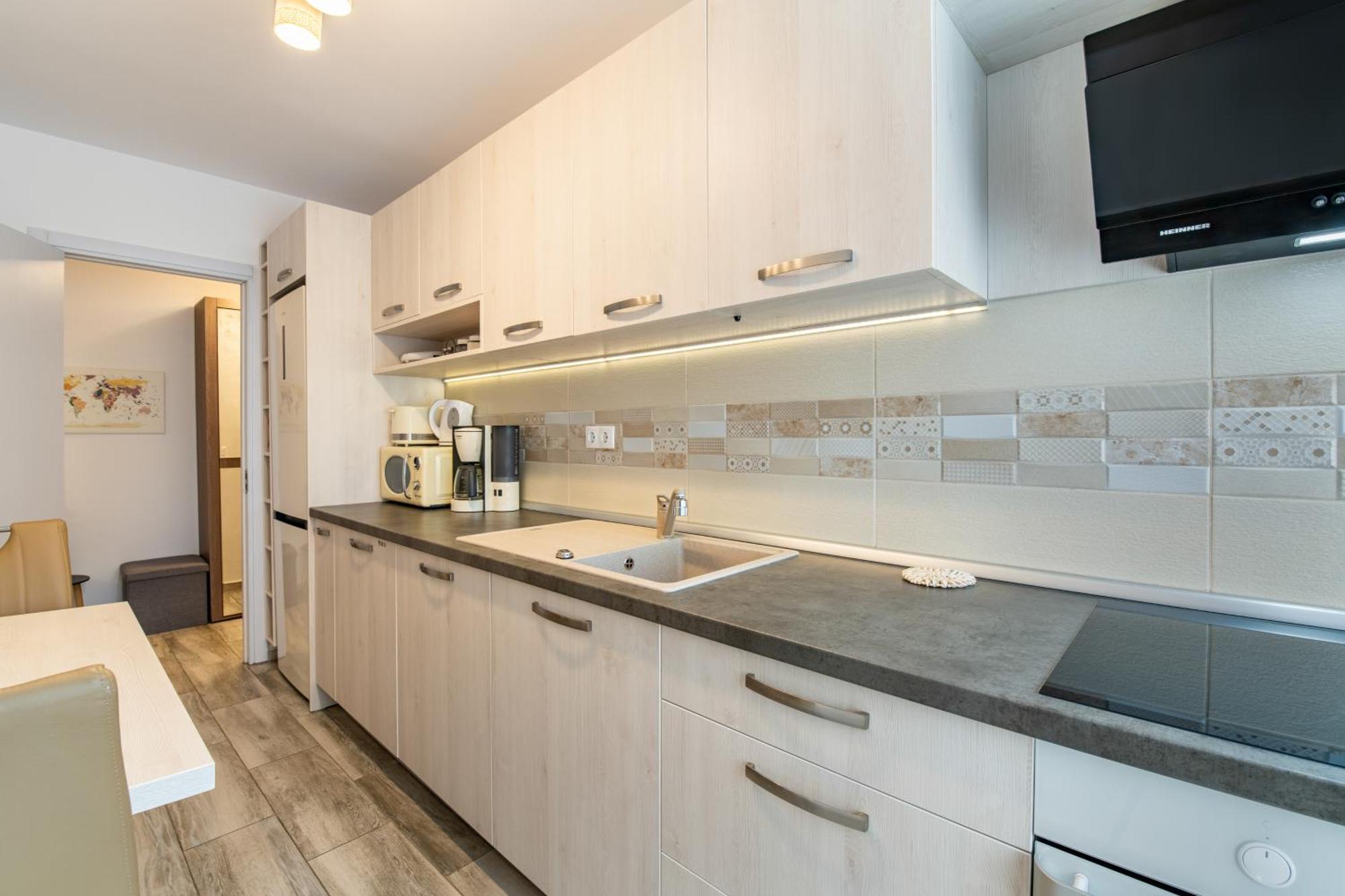 Springhome - Cozy Apartment With Balcony & Parking Брашов Экстерьер фото