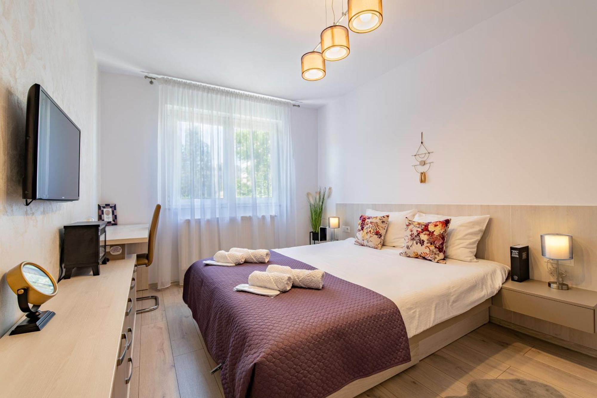 Springhome - Cozy Apartment With Balcony & Parking Брашов Экстерьер фото