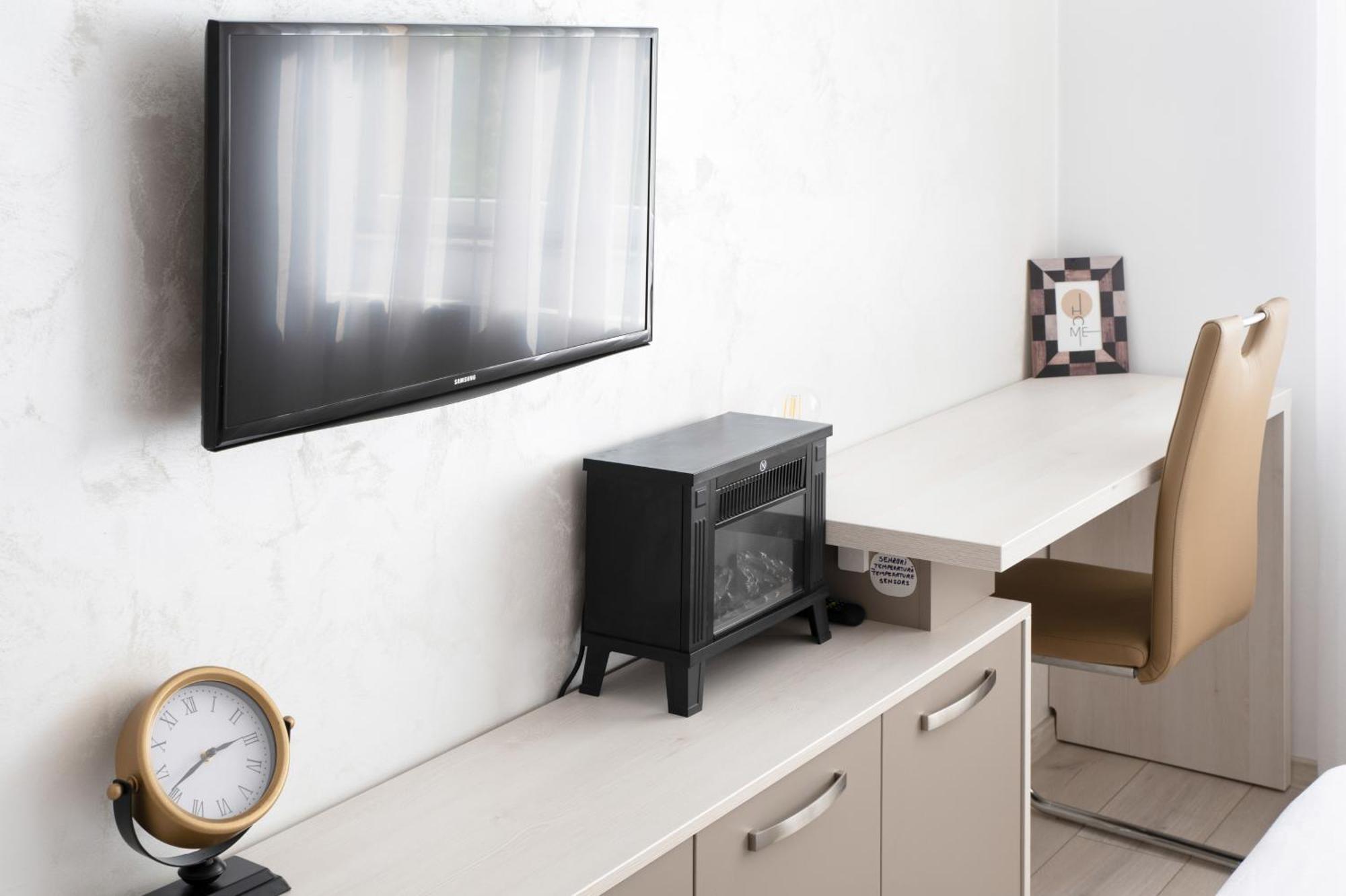 Springhome - Cozy Apartment With Balcony & Parking Брашов Экстерьер фото