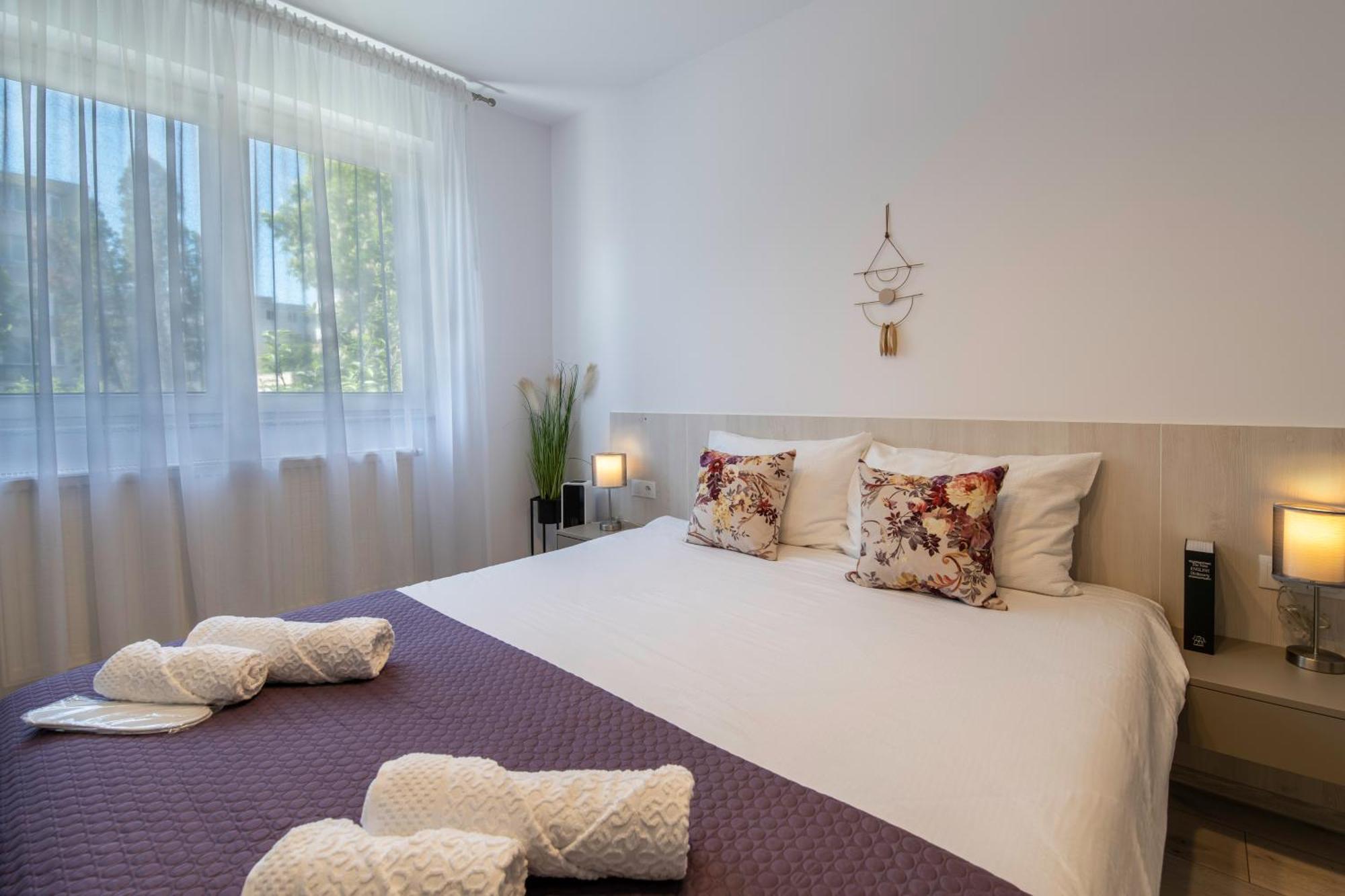 Springhome - Cozy Apartment With Balcony & Parking Брашов Экстерьер фото