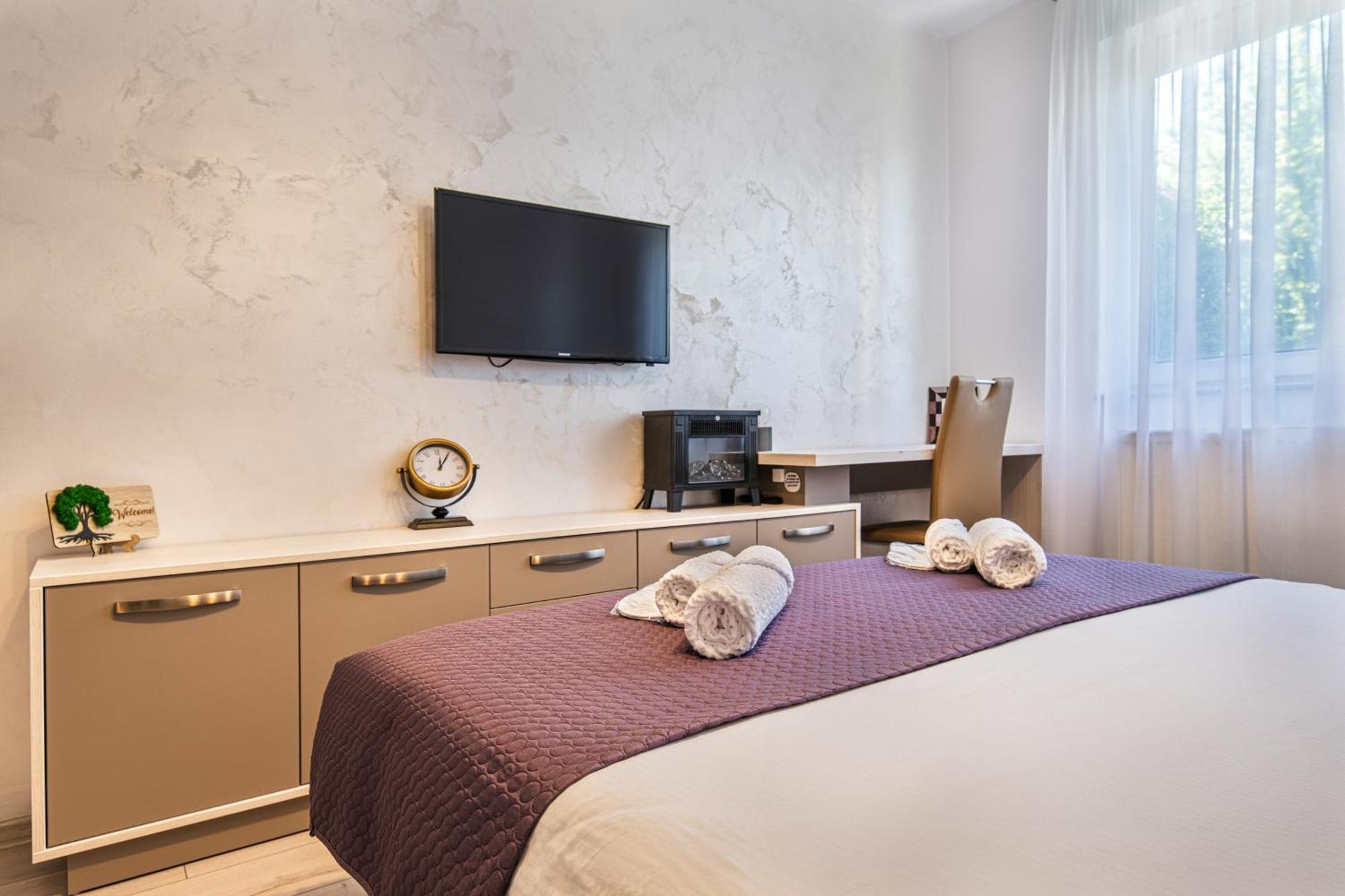 Springhome - Cozy Apartment With Balcony & Parking Брашов Экстерьер фото