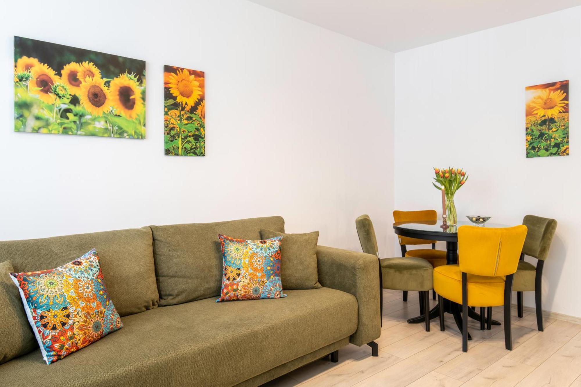 Springhome - Cozy Apartment With Balcony & Parking Брашов Экстерьер фото