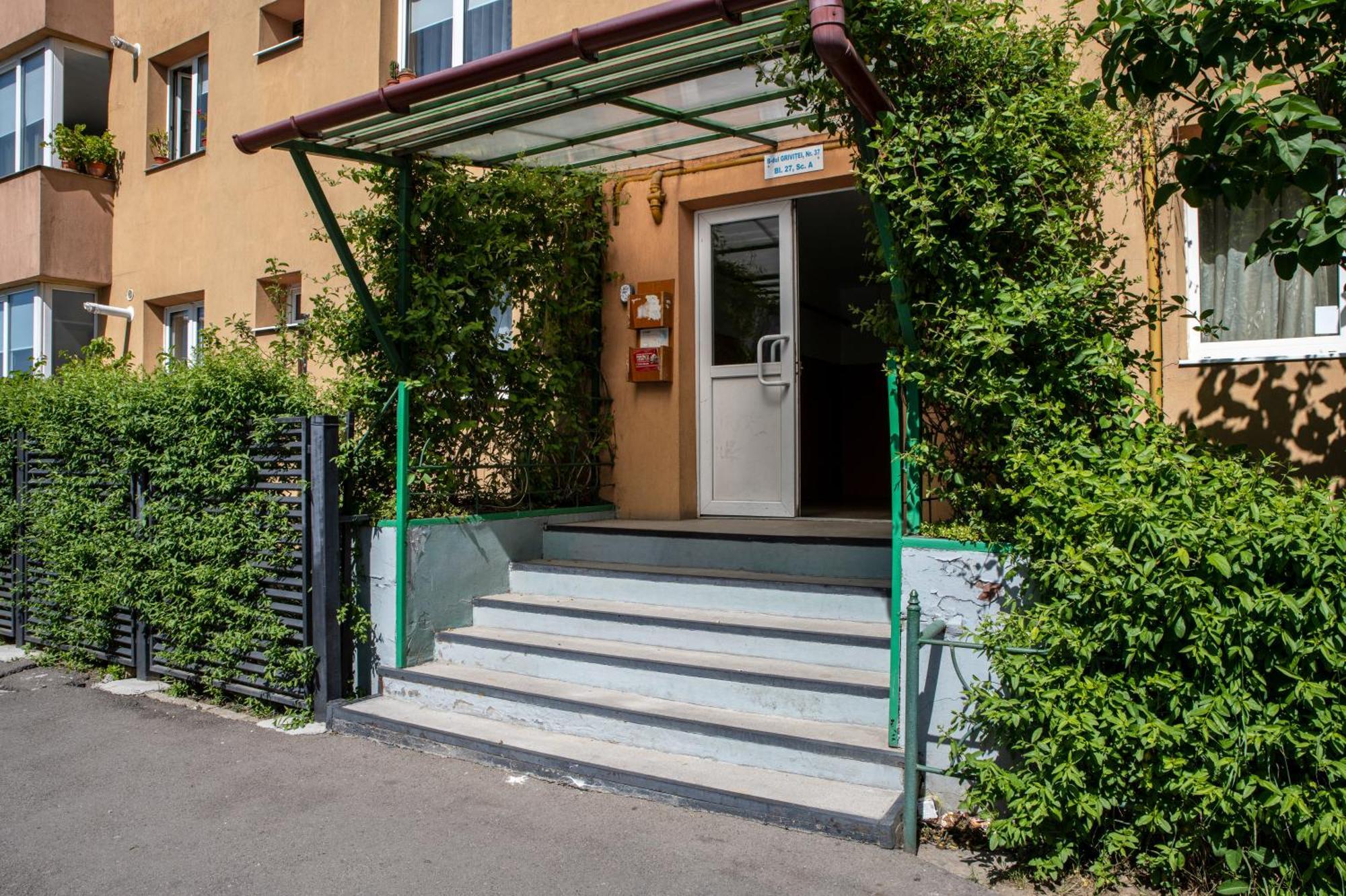 Springhome - Cozy Apartment With Balcony & Parking Брашов Экстерьер фото